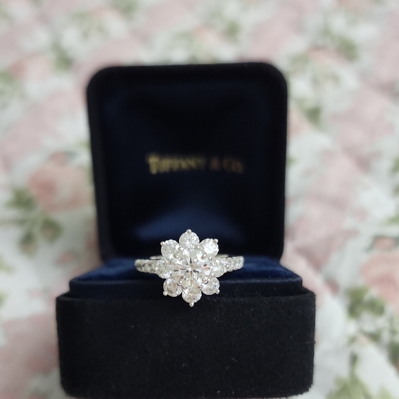 Harry Winston Jewelry - Harry Winston diamond ring sunflower collection engagement platinum D VS1 size 4